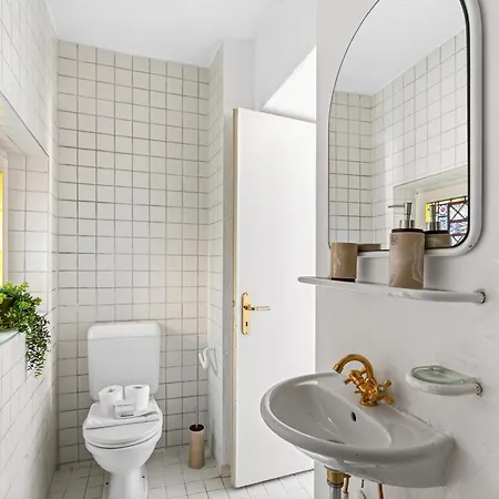 Charm Aldesago Apartment *